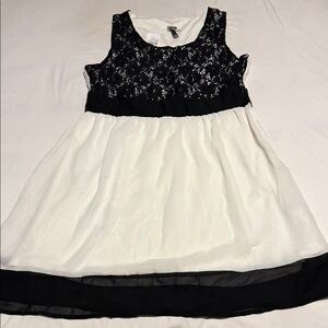 Vanity Cream and Silver Ribbon Accent